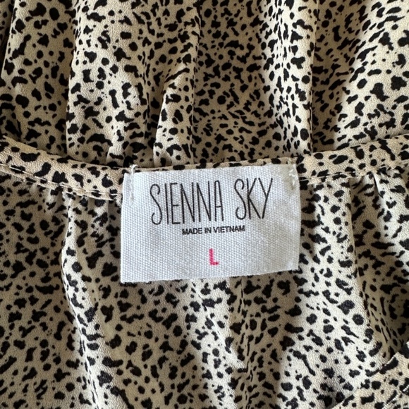 *SIENNA SKY* Tan x Black Short Sleeve Blouse Size Large - Picture 6 of 7